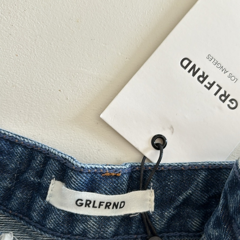 New GRLFRND Cindy Cut Off Distressed Jean Short in All Shook Up Size 24 - Picture 5 of 9